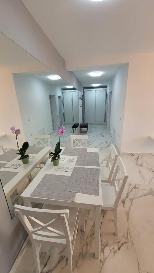 Ferienwohnung Magic Mirror Satu Mare Exterior foto